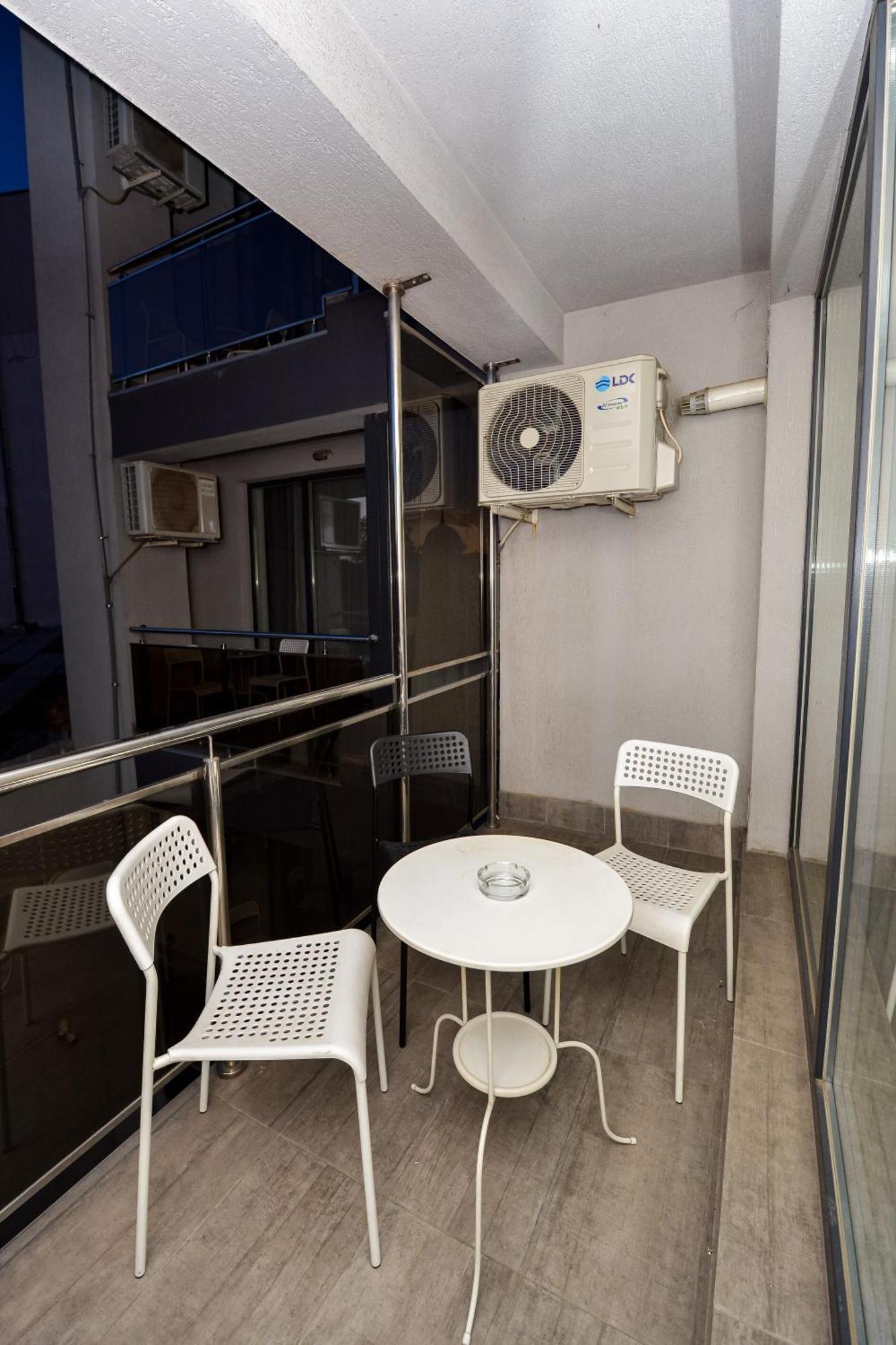 City Center Suite With Terrace Bucharest Exterior photo